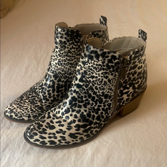 Source Unknown Shoes - Leopard Print Ankle Boots